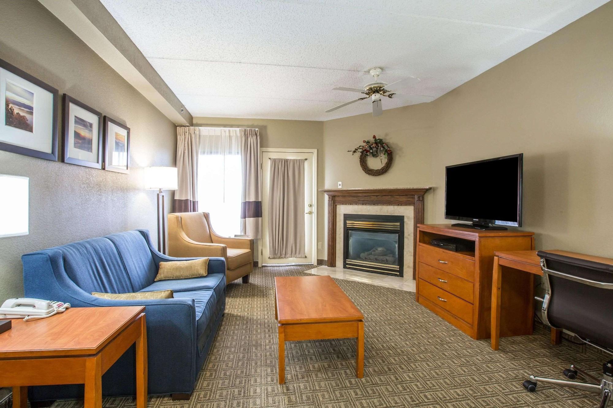 Vista Suites Hotel Near Island Drive And Convention Center Pigeon Forge Exterior photo