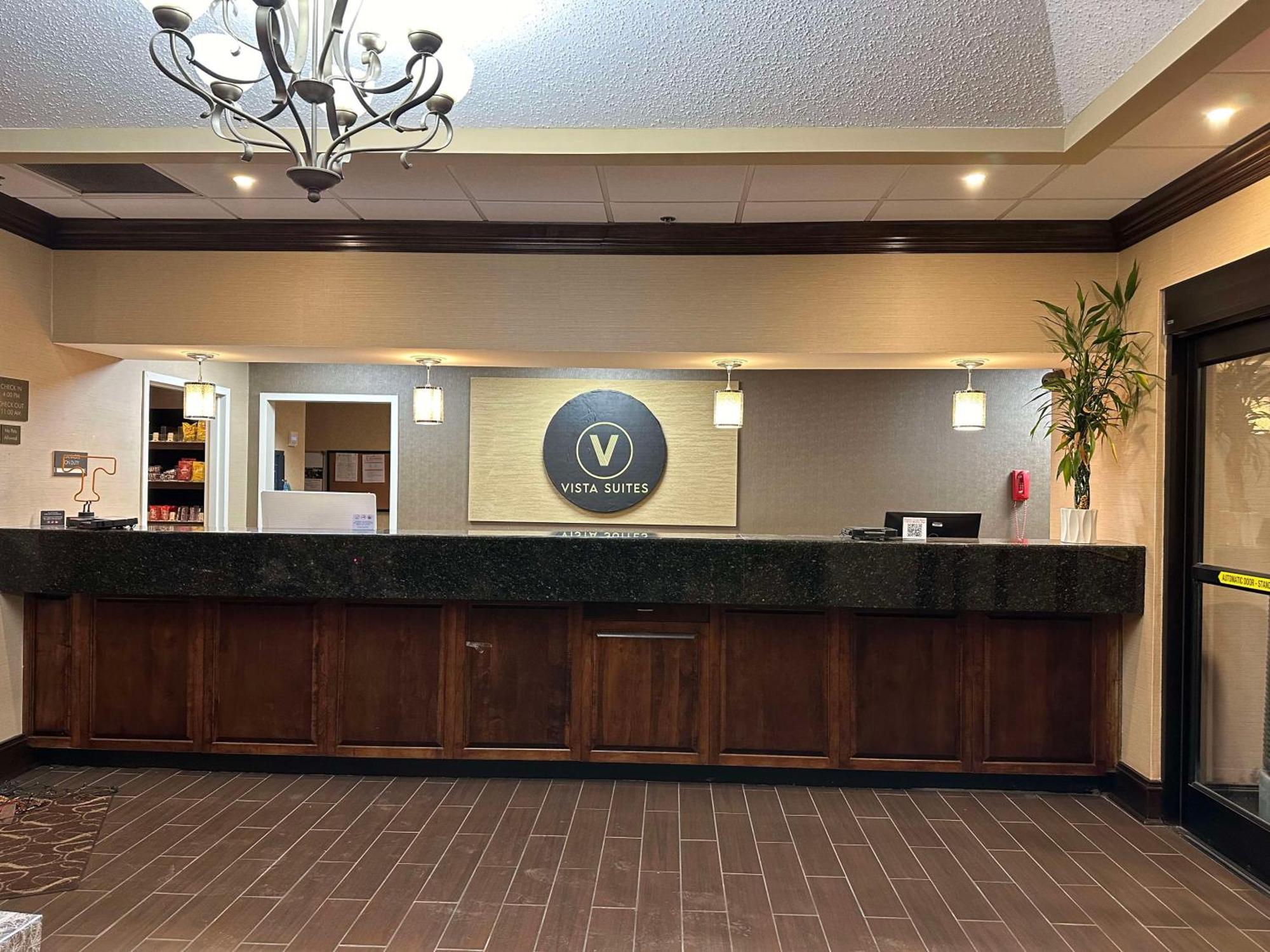 Vista Suites Hotel Near Island Drive And Convention Center Pigeon Forge Exterior photo